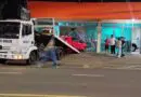 Veículo  atinge porta de estabelecimento comercial em Panambi