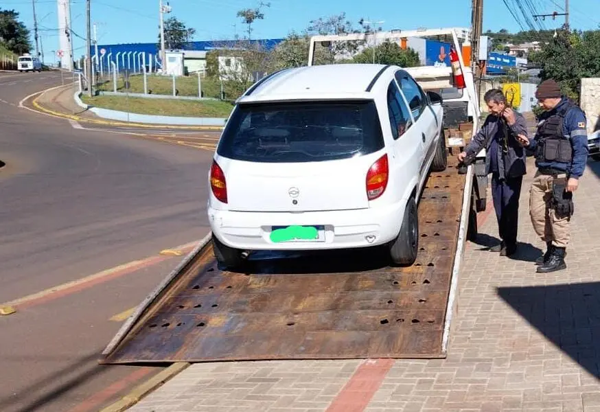 Veículo com 47 multas de trânsito  é apreendido em Panambi