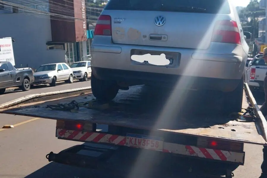 CMT  aborda veículo com mais de R$ 13 mil em multas, licenciamento vencido e condutor com  CNH vencida