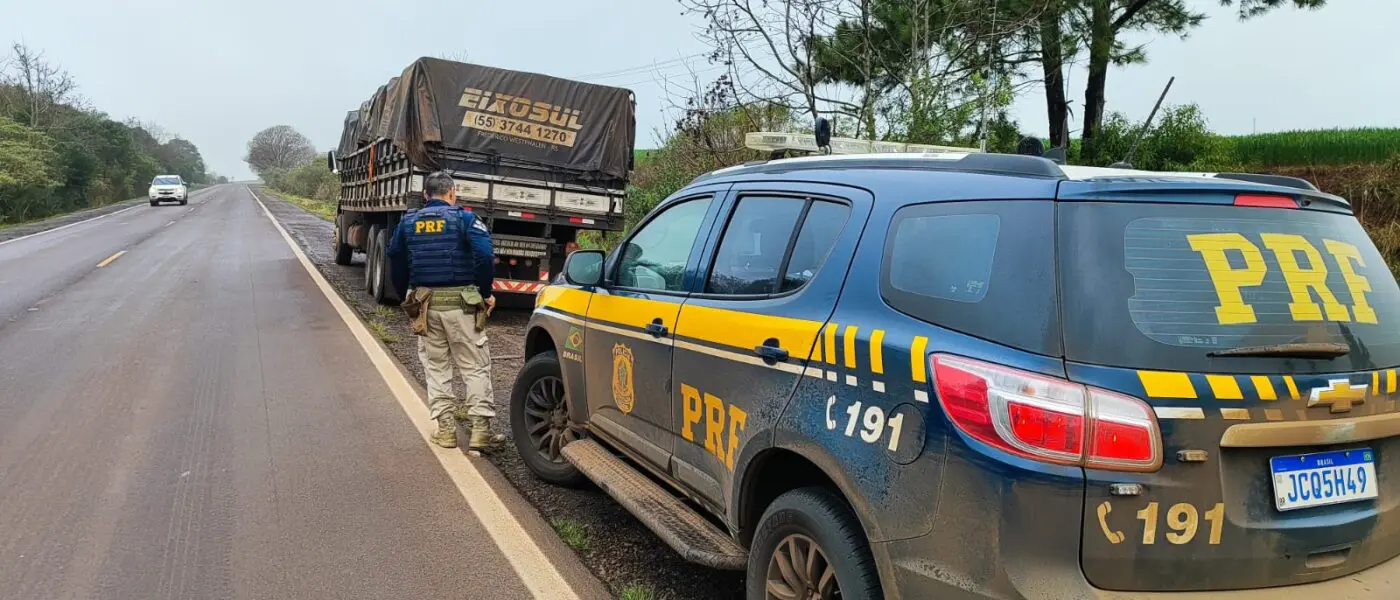 PRF prende homem transportando 50 mil maços de cigarros contrabandeados  na BR 158 em Pejuçara