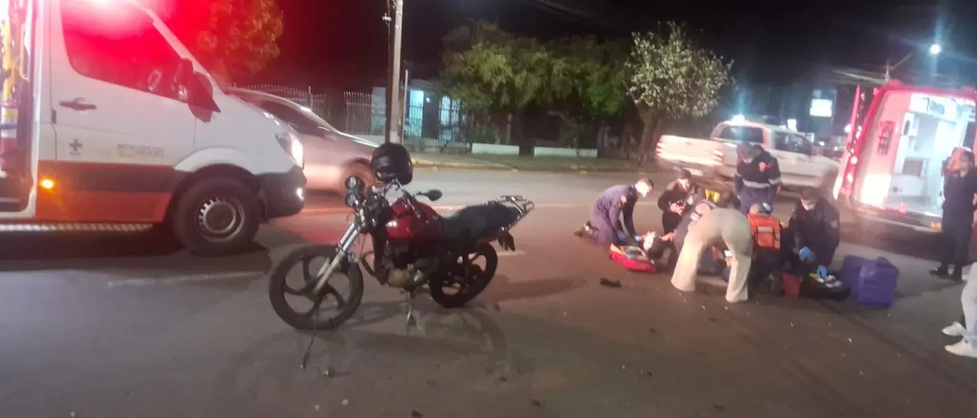 Em Panambi, motociclista fica ferido em colisão e condutor de caminhonete foge sem prestar socorro