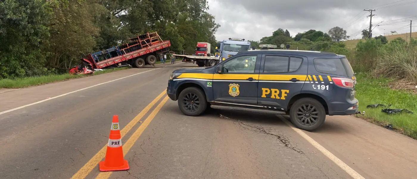 PRF atende acidente com 2 óbitos em Carazinho
