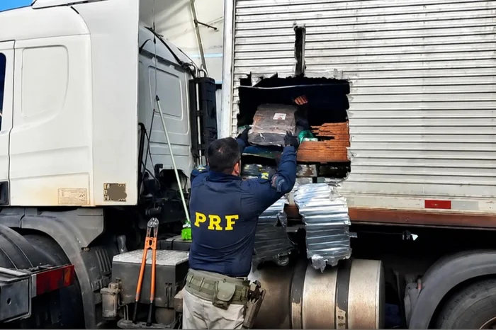 Dois homens são presos transportando mais de uma tonelada de maconha na BR-158 em Palmeira das Missões