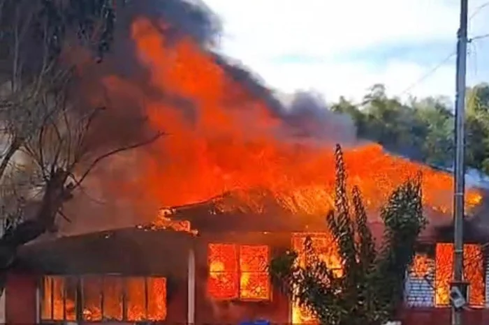 Incêndio destrói casa em Santa Bárbara do Sul