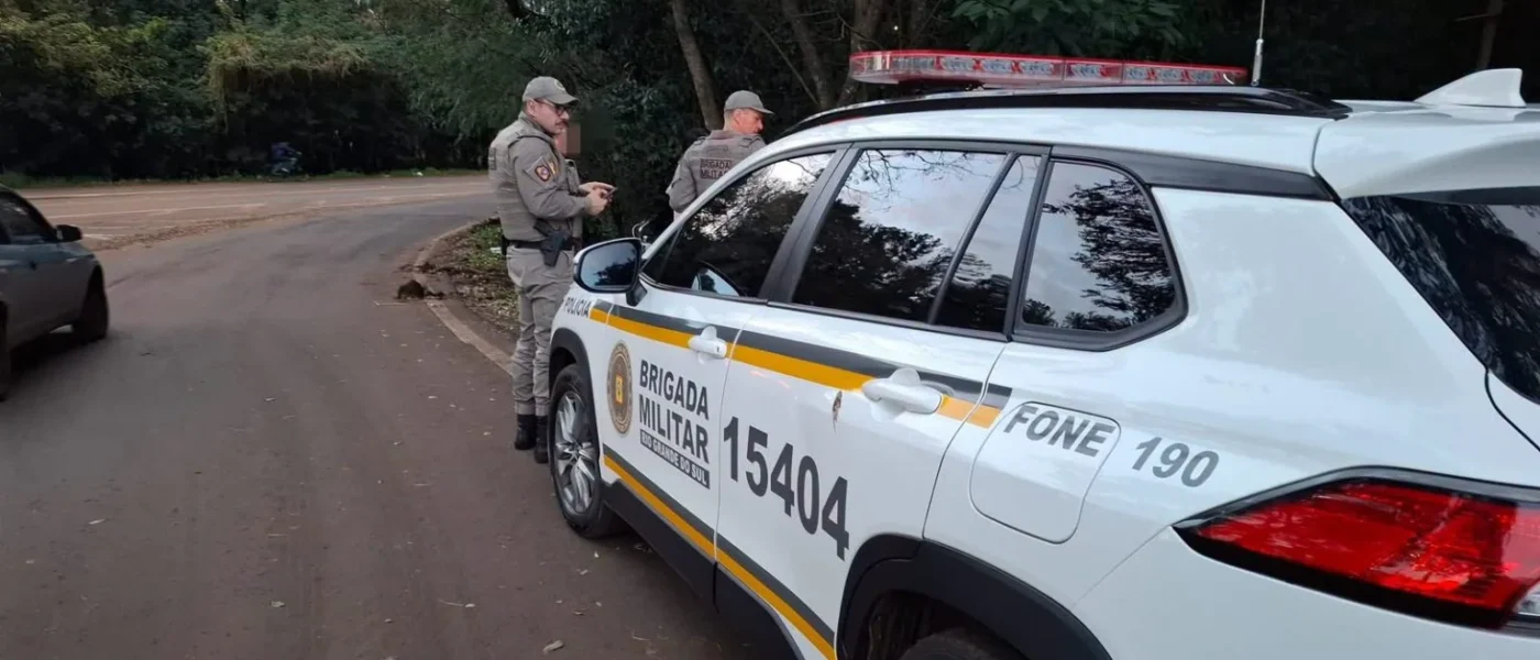Homem nu faz gestos obscenos para mulher às margens da ERS-155, em Ijuí