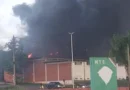 Incêndio de grandes proporções atingiu fábrica de plásticos em Santo Ângelo