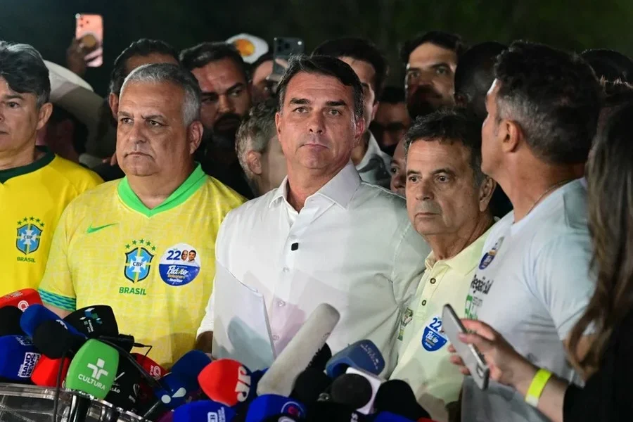 Flávio Bolsonaro afirma que vai pedir anulação das eleições após ser derrotado por Lula